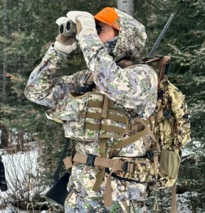 REVASRI Hunting Laser Rangefinder with Rechargeable Battery 1000 Yards Hunting.