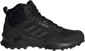 Adidas Terrex AX4 Mid GTX.